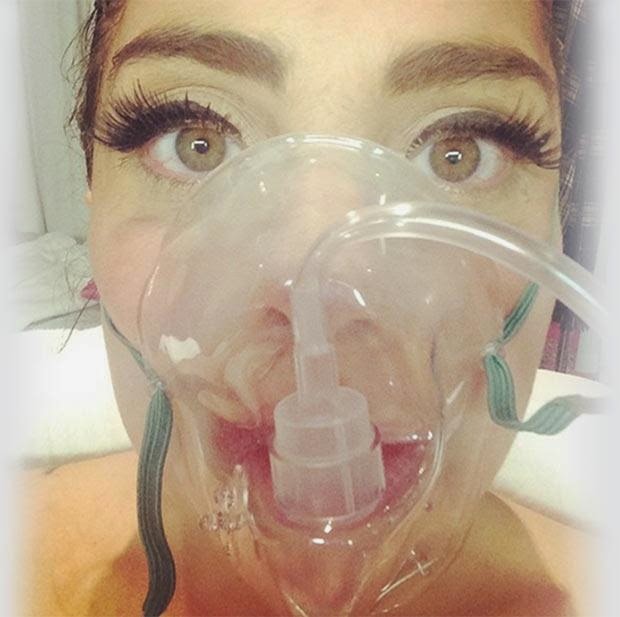 Πασίγνωστη τραγουδίστρια νοσηλεύεται στο νοσοκομείο... [photo] - Φωτογραφία 2