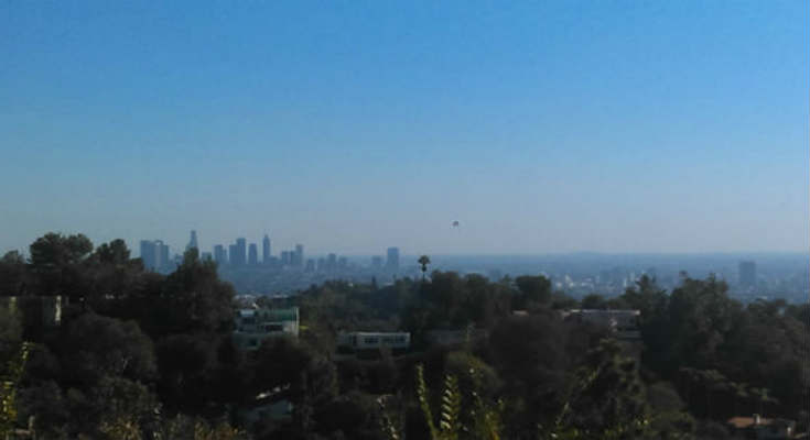 Παράξενη δέσμη φωτός και UFO πάνω από την Καλιφόρνια - Φωτογραφία 2