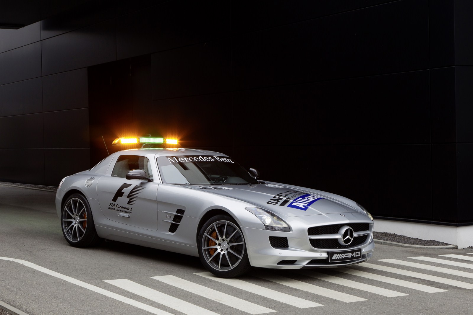 ΔΕΙΤΕ: Για 17η χρονιά η Mercedes υπεύθυνη για τα Safety και Medical car της Formula 1 - Φωτογραφία 3