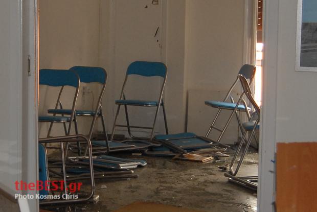 Αντιεξουσιαστές έσπασαν τα γραφεία της Χρυσής Αυγής στην Πάτρα - Φωτογραφία 10