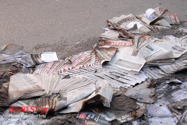 Αντιεξουσιαστές έσπασαν τα γραφεία της Χρυσής Αυγής στην Πάτρα - Φωτογραφία 7