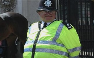 Μειώσεις μισθών σε αστυνομικούς που είναι... υπέρβαροι! - Φωτογραφία 1