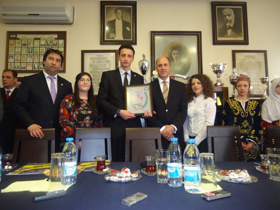 Δώρα και υποσχέσεις στους ιθαγενείς μοίρασε ο Τούρκος πρέσβης στην Θράκη - Φωτογραφία 3