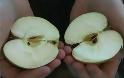 Πώς να κόψετε ένα μήλο με... τα χέρια (video)