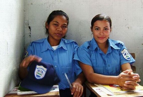 Γυναίκες αστυνομικοί από όλο τον κόσμο (pics) - Φωτογραφία 32