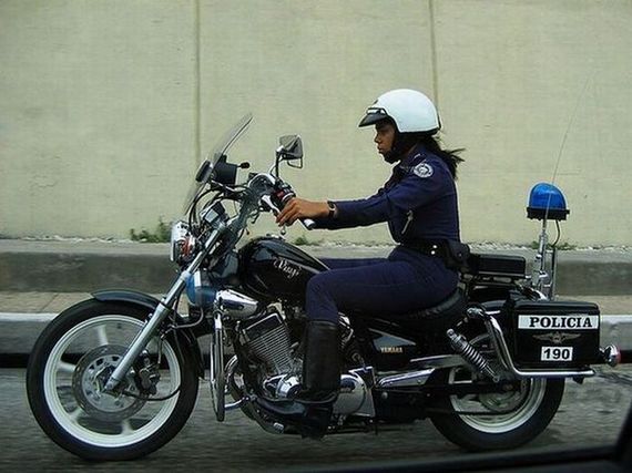Γυναίκες αστυνομικοί από όλο τον κόσμο (pics) - Φωτογραφία 39