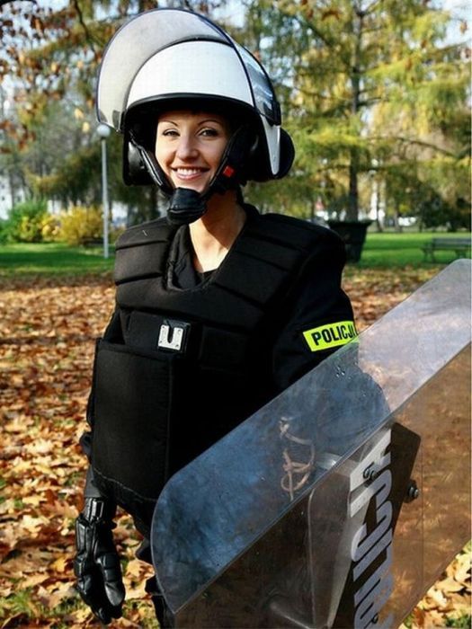 Γυναίκες αστυνομικοί από όλο τον κόσμο (pics) - Φωτογραφία 5