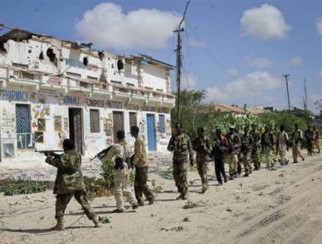 Πολεμικά αεροσκάφη βομβάρδισαν βάση της Αλ Σαμπάμπ στη Σομαλία - Φωτογραφία 1