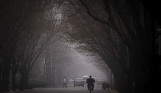 Ομίχλη και ρύπανση σκέπασαν όλο το Πεκίνο - Φωτογραφία 1