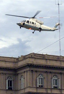 Το ελικόπτερο που φυγάδευσε έναν πρόεδρο και ενέπνευσε τους «Αγανακτισμένους» - Φωτογραφία 1