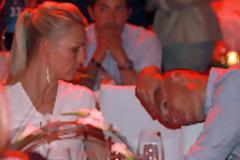 Να ανοίξει η γη να τον καταπιεί!