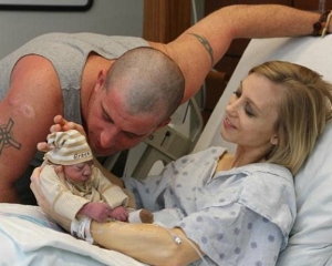 Facebook: Διέγραψε φωτογραφίες νεογέννητου μωρού που έζησε μόνο για 8 ώρες! - Φωτογραφία 1