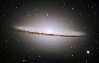 Το «δαχτυλίδι του Αϊνστάιν» αποκαλύπτει γαλαξία νάνο σκοτεινής ύλης - Φωτογραφία 1