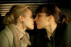 Η Ρέιτσελ Μακ Άνταμς...Σε... λεσβιακές περιπτύξεις (Photos)