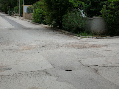 Δήμος Διονύσου - Παγίδες στους δρόμους της Δροσιάς! - Φωτογραφία 3