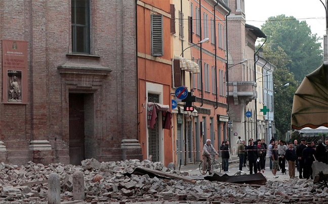 Μία ημέρα μετά τον εγκέλαδο στην Ιταλία - Φωτογραφία 10