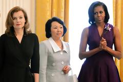 Η σύντροφος του Ολάντ που έκανε τους αμερικανούς να παραμιλάνε [ΦΩΤΟ]