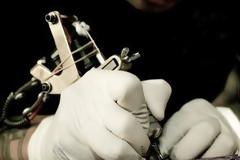 ΔΕΙΤΕ: Αυτό και αν είναι το πιο παράξενο τατουάζ που έχετε δει ποτέ!