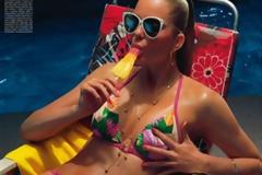 Στάζει ...από την πολλή ζέστη η Eniko Mihalik (Photos)