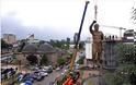 Δεν τους πτοεί τίποτα τους Σκοπιανούς-Σήμερα έστησαν νέο άγαλμα 13 μέτρων με τον Φίλιππο!