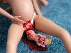 Σούπερ διαστροφή.Η Barbie γεννάει (Photos) - Φωτογραφία 1