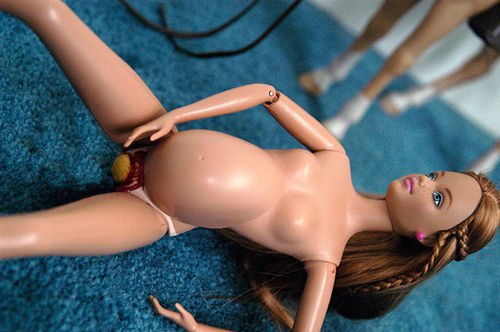 Σούπερ διαστροφή.Η Barbie γεννάει (Photos) - Φωτογραφία 10
