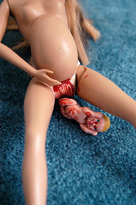 Σούπερ διαστροφή.Η Barbie γεννάει (Photos) - Φωτογραφία 12