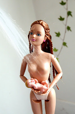 Σούπερ διαστροφή.Η Barbie γεννάει (Photos) - Φωτογραφία 17