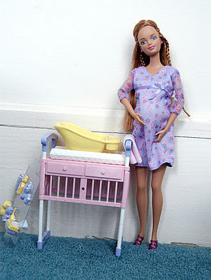 Σούπερ διαστροφή.Η Barbie γεννάει (Photos) - Φωτογραφία 2