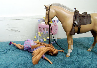Σούπερ διαστροφή.Η Barbie γεννάει (Photos) - Φωτογραφία 5