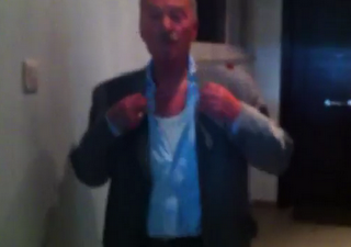Ο βουλευτής της Χρυσής Αυγής μετά την επίθεση [VIDEO] - Φωτογραφία 1
