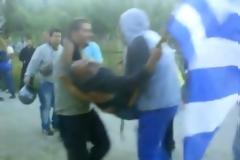 Χάος στην Πάτρα. Κάτοικοι εναντίον λαθρομεταναστών και στη μέση η Χρυσή Αυγή. Βίντεο