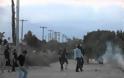 Χάος στην Πάτρα. Κάτοικοι εναντίον λαθρομεταναστών και στη μέση η Χρυσή Αυγή. Βίντεο - Φωτογραφία 3