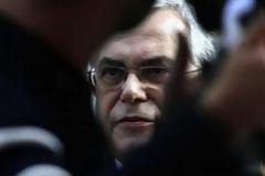 Ποια σκοτεινά συμφέροντα υπηρετεί ο Λουκάς Παπαδήμος...???