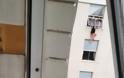Γυναίκα προσπαθεί να πέσει από παράθυρο του τρίτου ορόφου! - Φωτογραφία 2