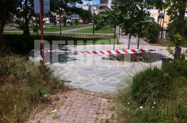 60χρονος αυτοκτόνησε κόβοντας τις φλέβες του σε πλατεία του Περιστερίου (Photos+Video) - Φωτογραφία 2