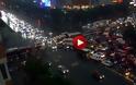 VIDEO: Χαλασμένο φανάρι προκαλεί πανικό στο Πεκίνο!