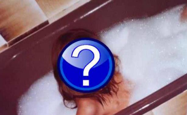 ΔΕΙΤΕ: Η Έλενα Παπαβασιλείου μελαχρινή στη μπανιέρα! - Φωτογραφία 1