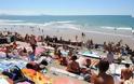 Μόνο 58% των Ευρωπαίων σχεδιάζουν διακοπές για το καλοκαίρι