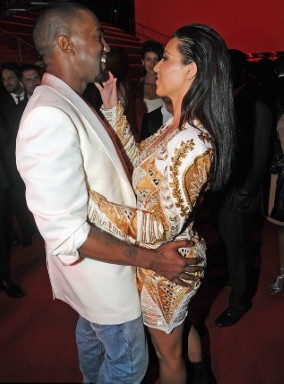 Kim Kardashian-Kanye West: Το παθιασμένο τους φιλί στις Κάννες! - Φωτογραφία 2