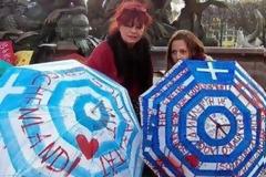 ΑΠΙΣΤΕΥΤΟ: Η αστυνομία συνέλαβε μία Γερμανίδα επειδή υποστήριζε την Ελλάδα!