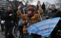 Βερολίνο: Συνέλαβαν Γερμανίδα για την φιλο ελληνική της ομπρέλα