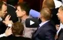 VIDEO: Ξύλο στο Ουκρανικό Κοινοβούλιο!
