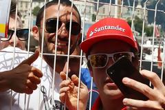 Από μοντέλο σε μοντέλο ο Αλόνσο!