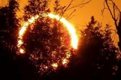 Έκλειψη ηλίου: Aπίστευτες φωτογραφίες.