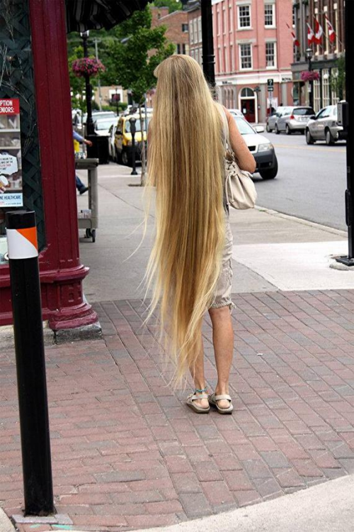 Οι γυναίκες με τα πιο μακριά μαλλιά στον κόσμο (pics) - Φωτογραφία 21