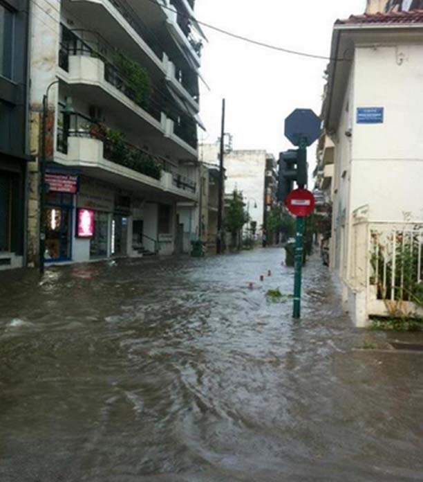 Eικόνες από την πλημμυρισμένη Λάρισα - Φωτογραφία 1