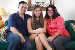 Εγκεφαλική ασθένεια μετατρέπει 22χρονη σε βρέφος