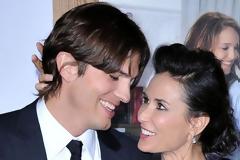 Ο Ashton Kutcher ξέσπασε σε λυγμούς μπροστά στην Demi Moore