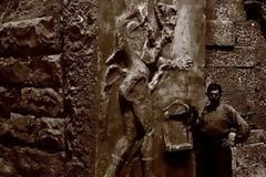 Αρχαιολόγοι με ρεβόλβερ